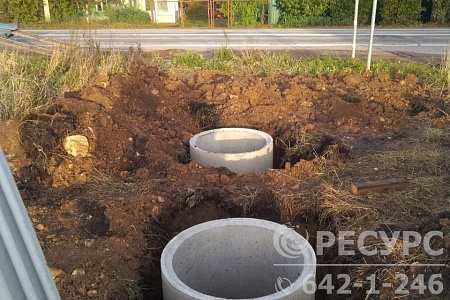 Пробурена скважина и установлена канализация из бетонных колец в деревне Озертицы Волосовского района